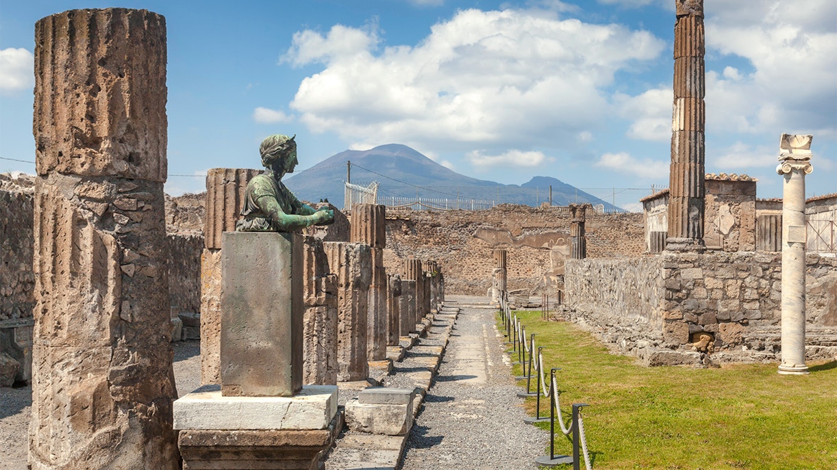 Pompeii statues