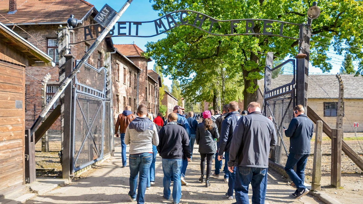 Krakow to Auschwitz tour timings