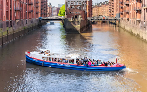 Hamburg Harbor 2-Hour Cruise Sightseeing Cruise with Speicherstadt and HafenCity