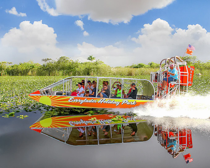 Miami: Everglades Holiday Park Airboat Tour with Wildlife Show & Animal Encounter