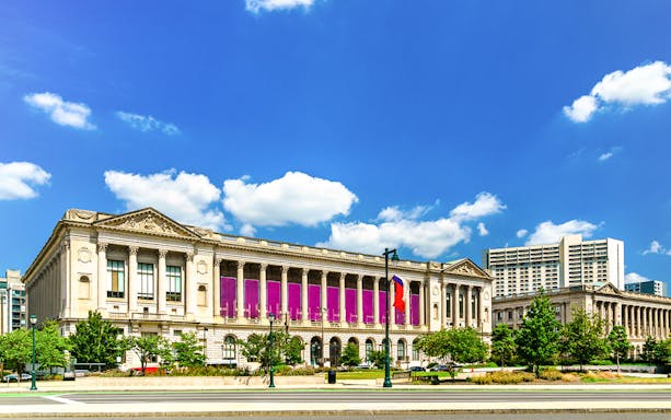 Parkway Central Library in Philadelphia, Pennsylvania, with neoclassical architecture.