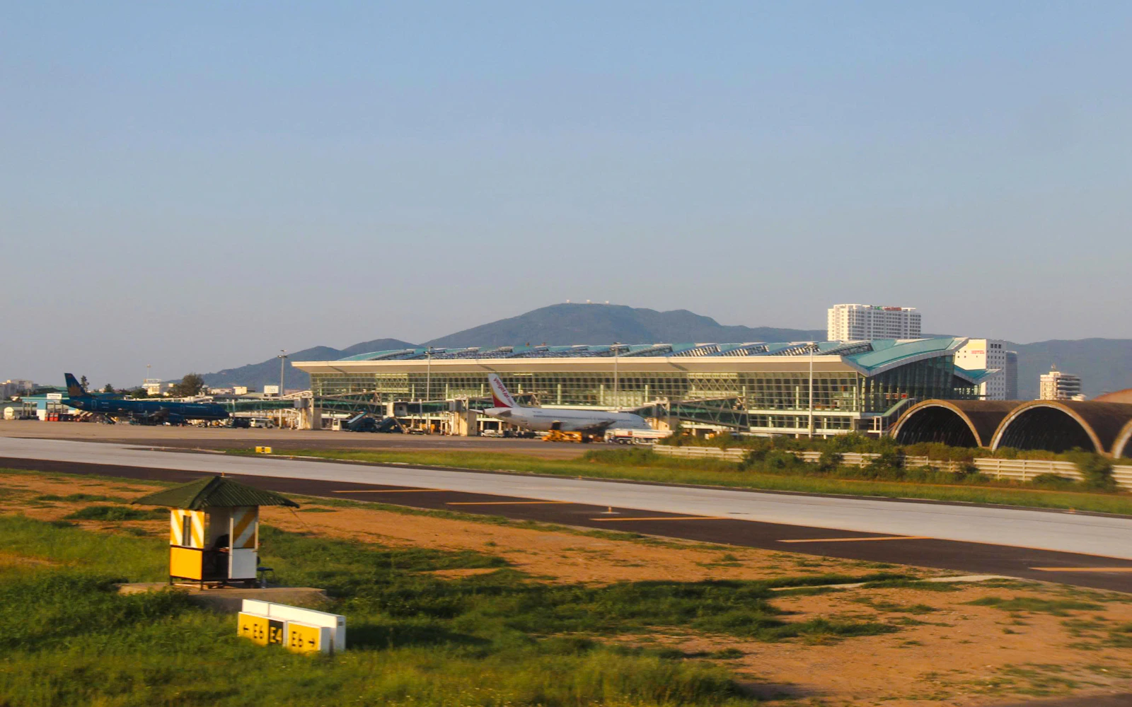 Da Nang International Airport Fast Track Meet & Assist Image 4