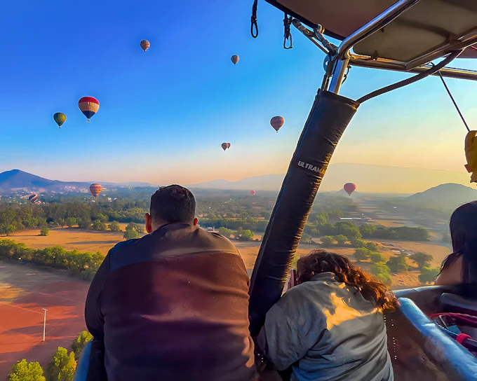 From Mexico City: Teotihuacán Hot Air Balloon Flight with Gourmet Breakfast and Pyramids Tour