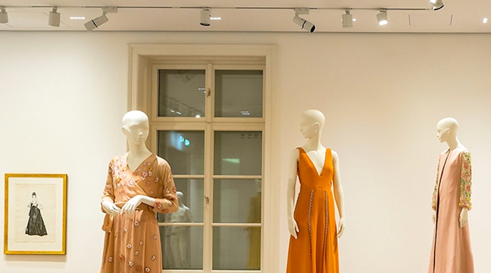 Mannequins displaying elegant dresses at the Heidi Horten Collection exhibition.