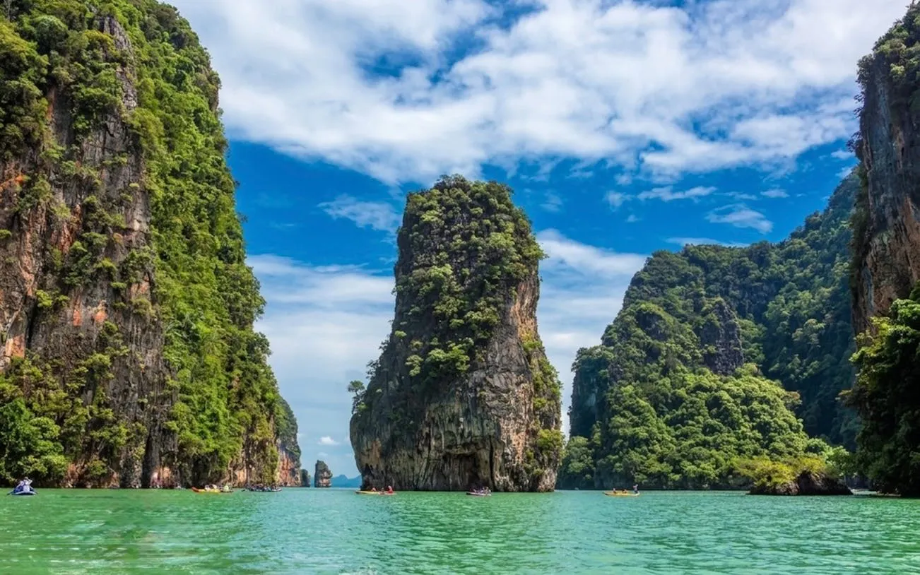 James Bond Island limestone cliffs and turquoise water, Phuket speedboat tour.