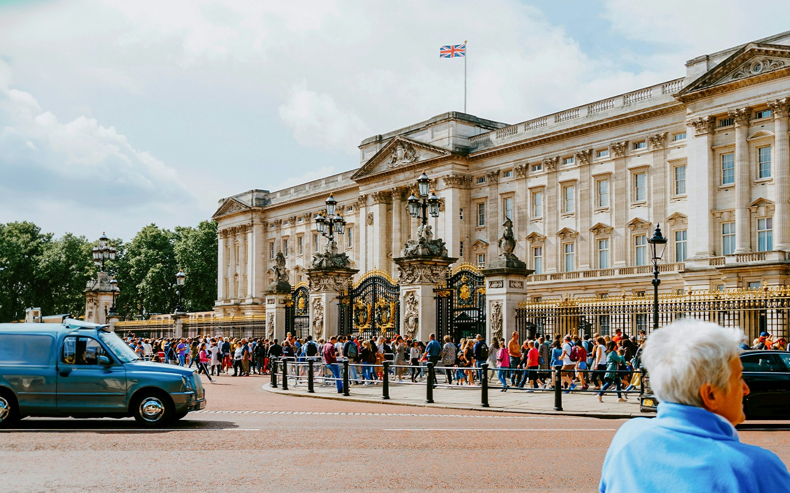 Buckingham Palace State Rooms tour with view of Westminster Abbey and Big Ben in London.