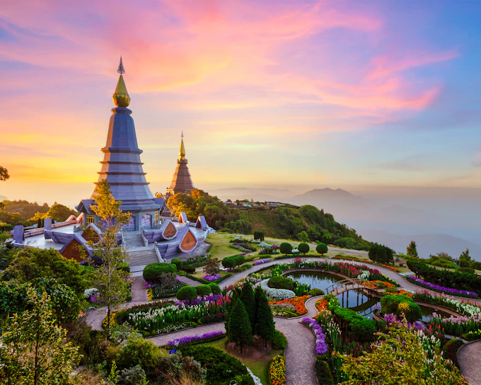 From Chiang Mai: Doi Inthanon National Park Tour with Twin Pagodas and Wachirathan Waterfall