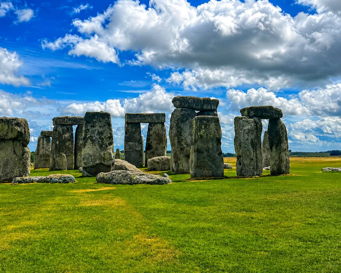 London: Castle Combe, Bath, and Stonehenge Small-Group Day Trip