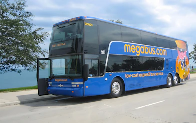 Double-decker bus for Niagara Falls tour from Toronto.