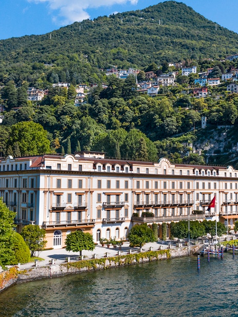 Villa d'Este luxury hotel on Lake Como, Cernobbio, with lush hillside backdrop.