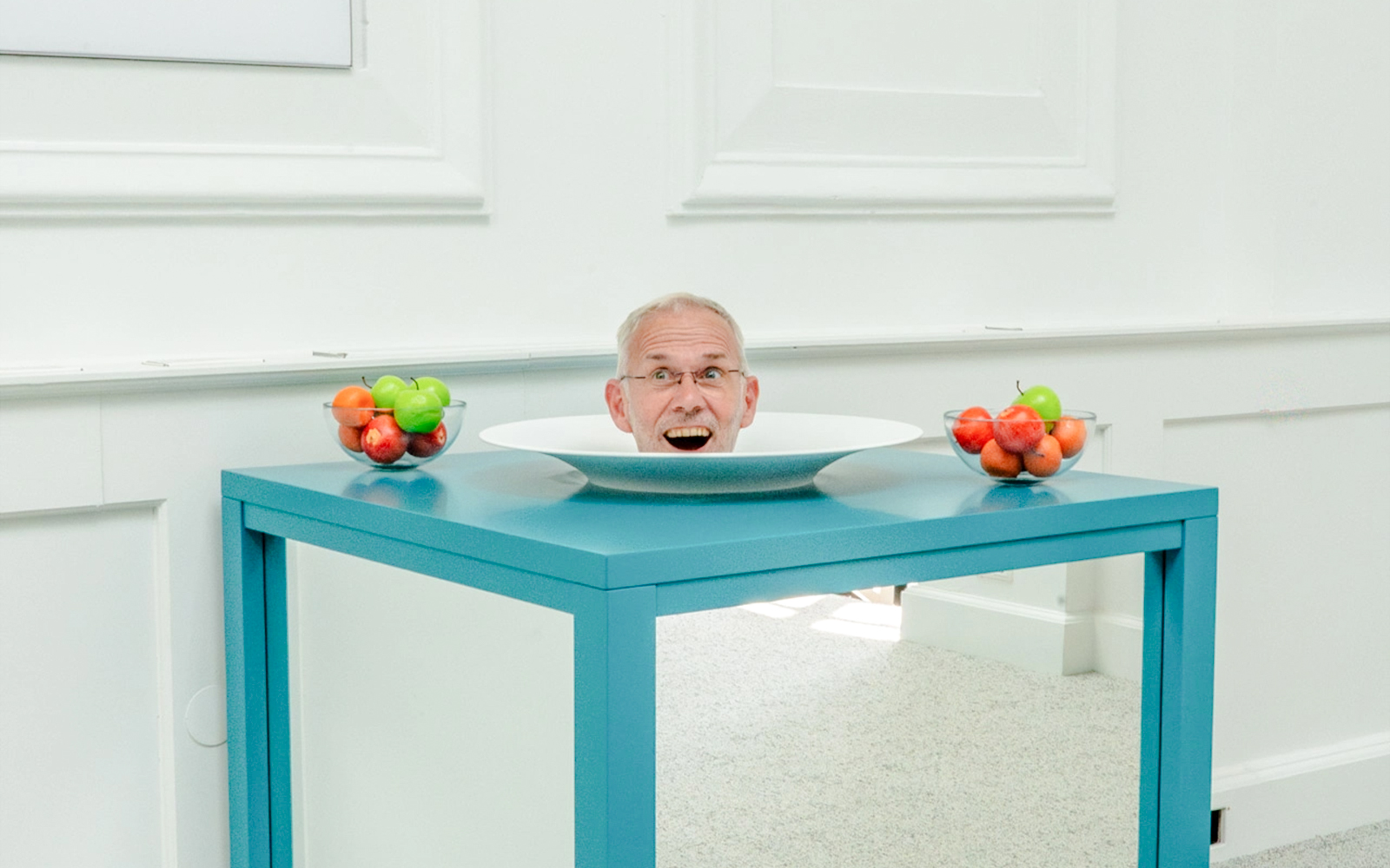 Head illusion on a table at Museum of Illusions Amsterdam.