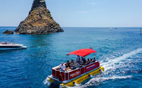 saindo de catânia: passeio de barco pela costa dos ciclopes com aperitivo de boas-vindas e parada para um mergulho-1