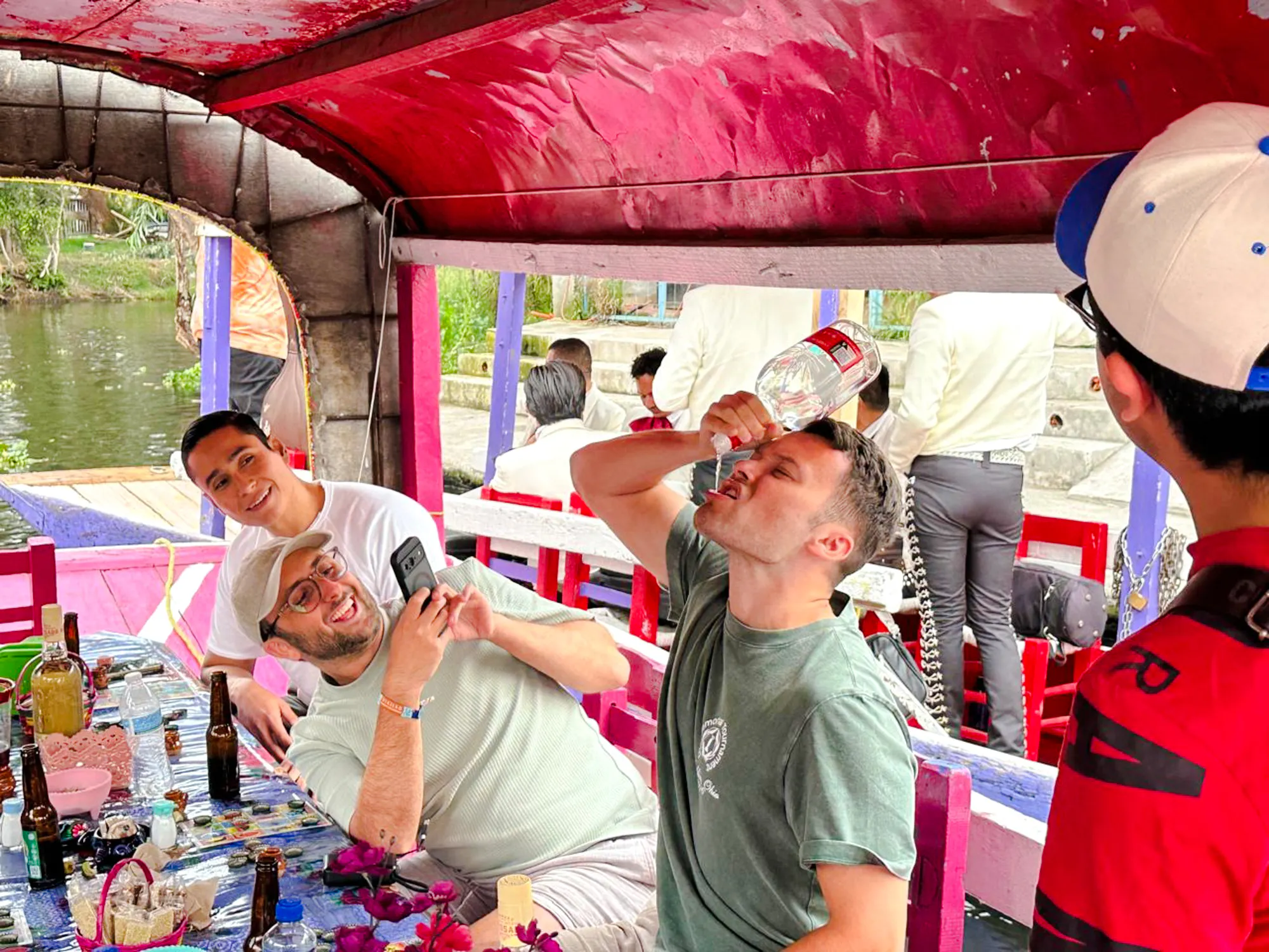 Tour en bote tradicional, cultura y diversión en Xochimilco