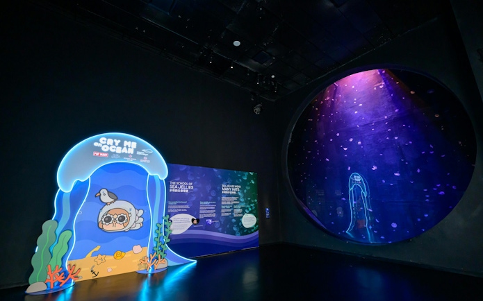 Interactive jellyfish exhibit at Singapore Oceanarium with educational displays.