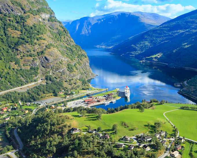 From Bergen: Full-Day Tour of Viking Village, Nærøyfjord Cruise & Flåm Railway