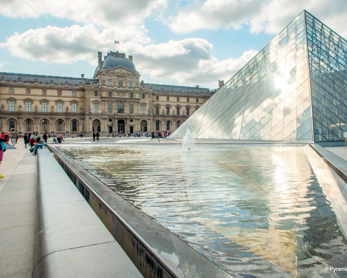 Louvre Museum Hosted Entry with Mona Lisa Tour