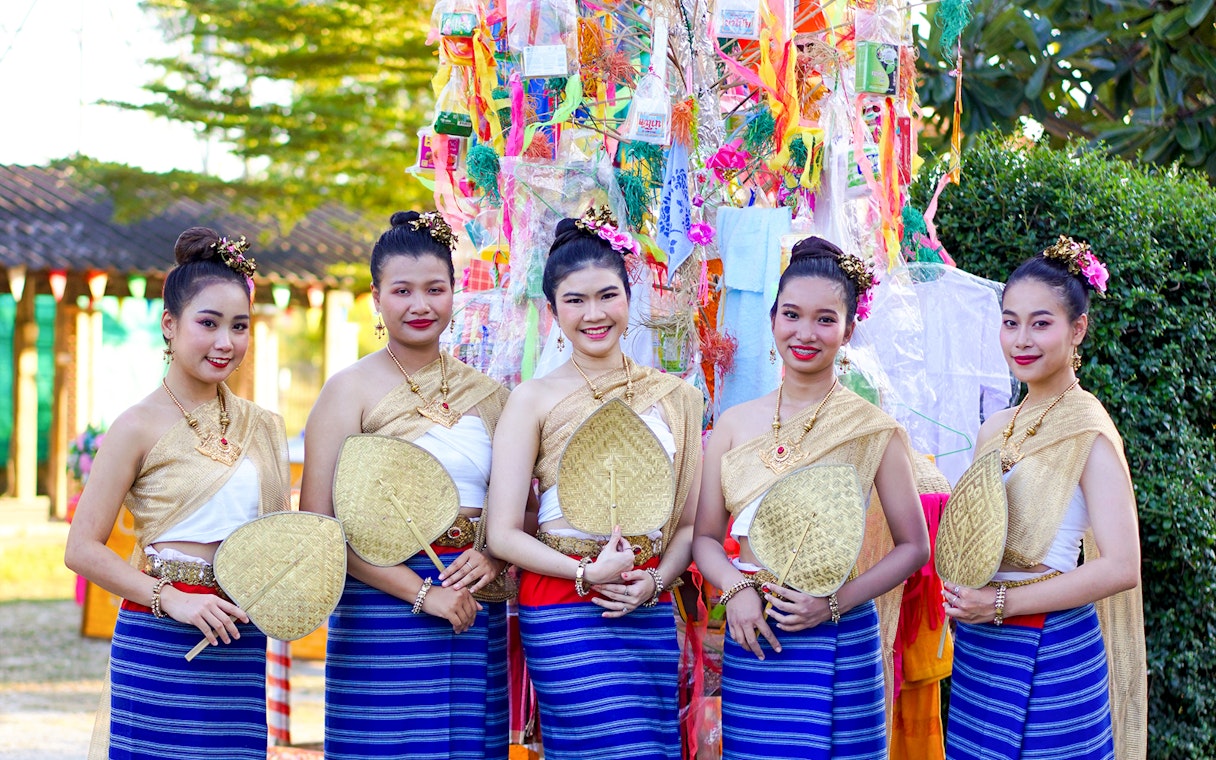 Thai women in traditional dress with fans at Yi Peng and Loy Krathong Festival 2025, Chiang Mai.