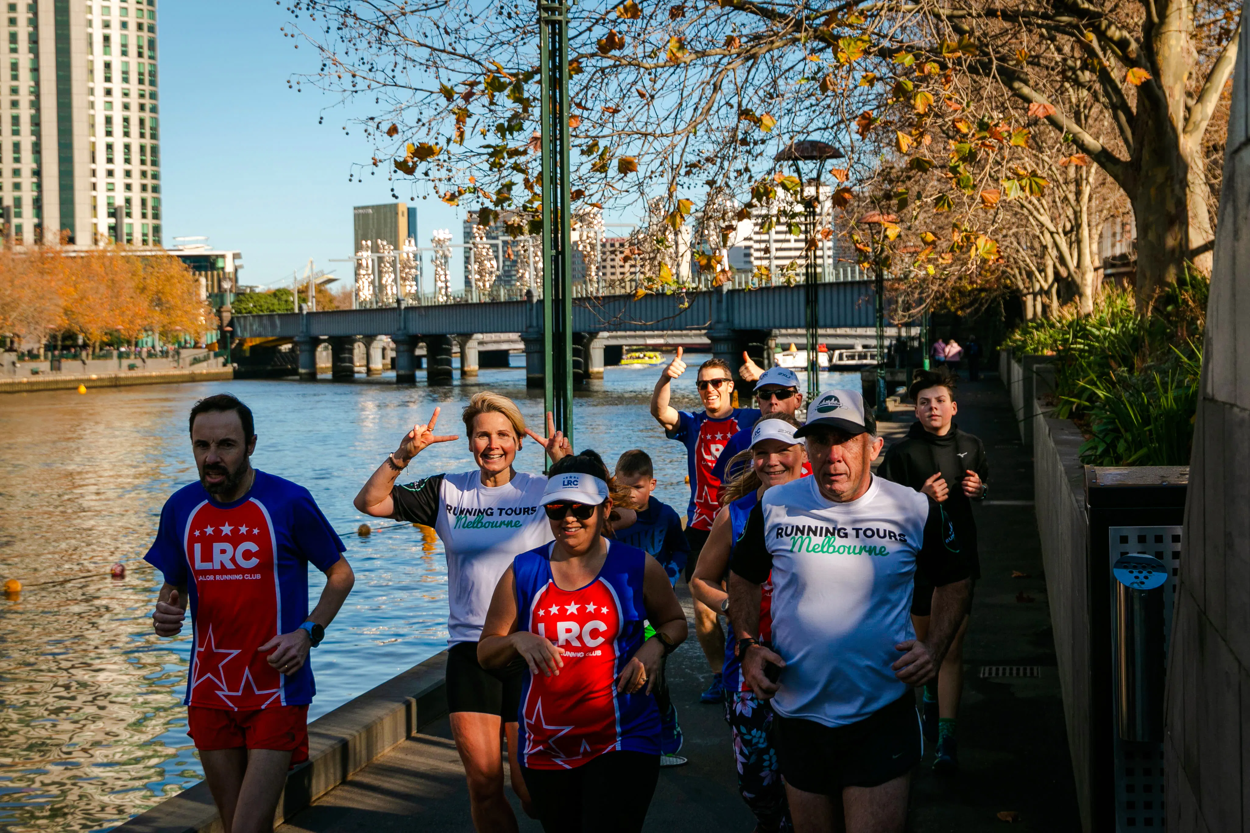 passeio de corrida ao nascer do sol em melbourne, ao longo do rio yarra, com café depois da corrida-1