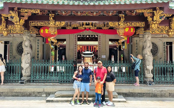 Family posing in front of Thian Hock Keng Temple during Singapore City Tour.