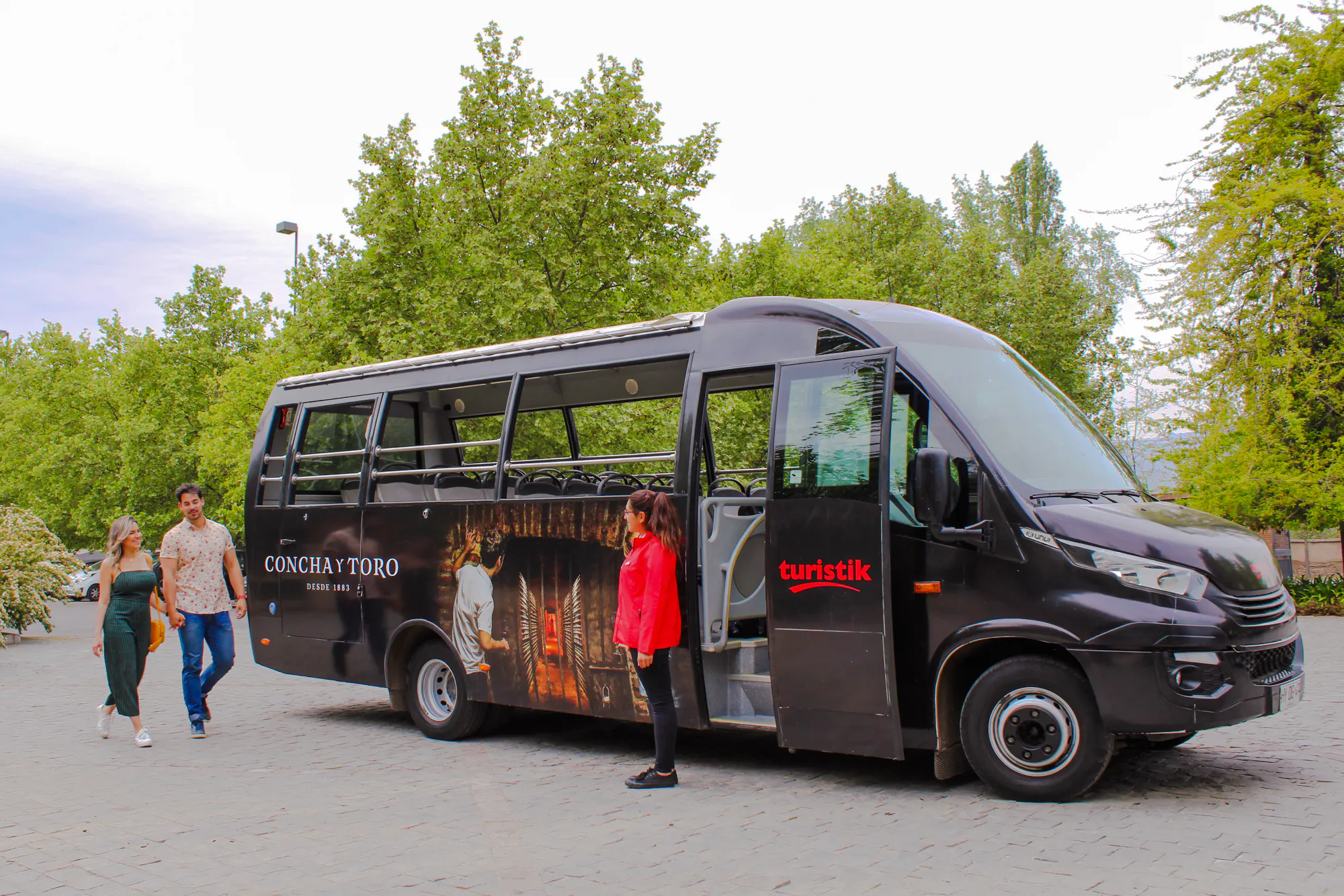 Transfer bus to Concha y Toro Winery in Santiago with passengers boarding.