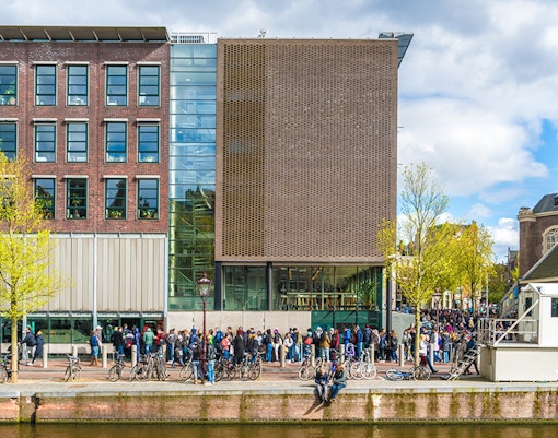 Amsterdam canal view with City Sightseeing hop-on hop-off bus tour.