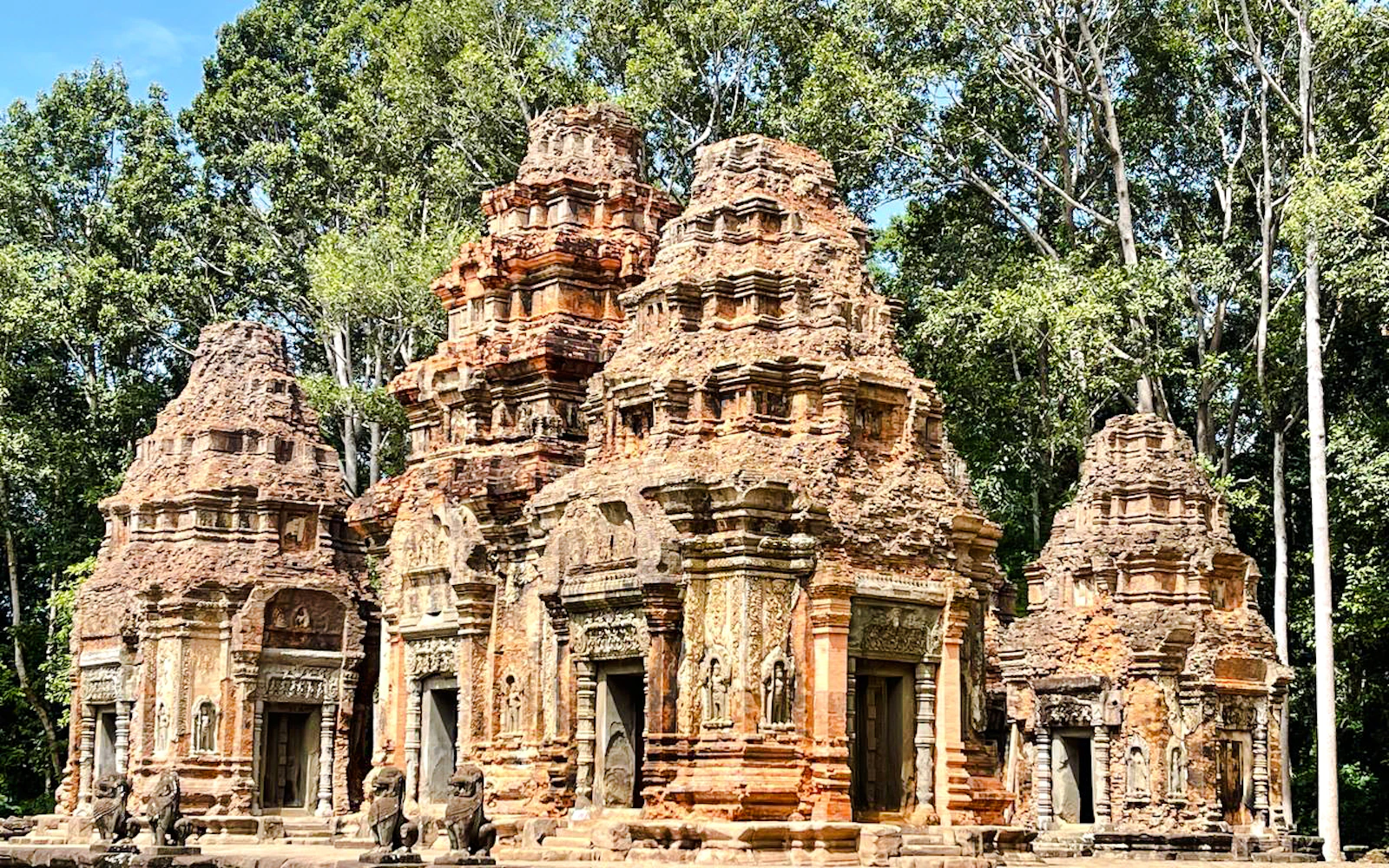 1-Day Angkor Temples Tour with French Guide – Small Group (Max 6)