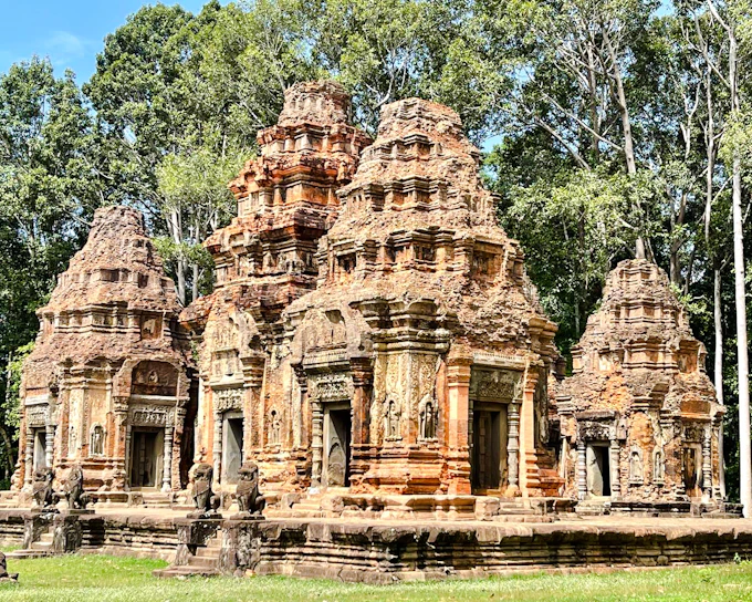 Angkor Temples Small-Group Guided Tour with French-Speaking Guide (Product 52632)