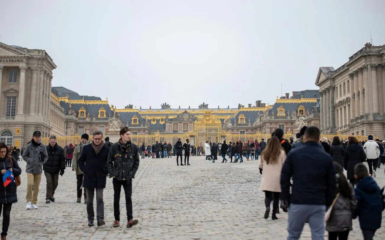 visite guidée en petit groupe avec accès coupe-file au château et aux jardins de versailles, avec trajet aller-retour en train depuis paris-6