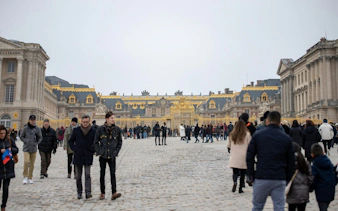 visite guidée en petit groupe avec accès coupe-file au château et aux jardins de versailles, avec trajet aller-retour en train depuis paris-6