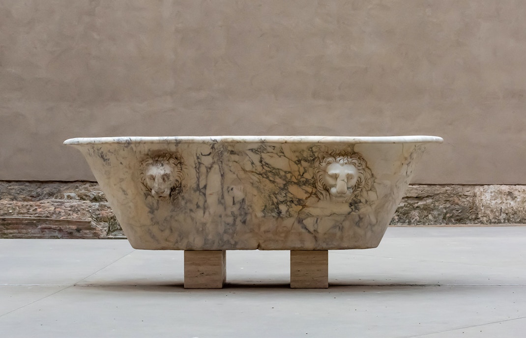 Castel del Monte bath