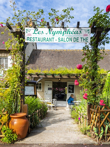 Les Nymphéas restaurant entrance with garden, part of Versailles Palace & Giverny Gardens tour.