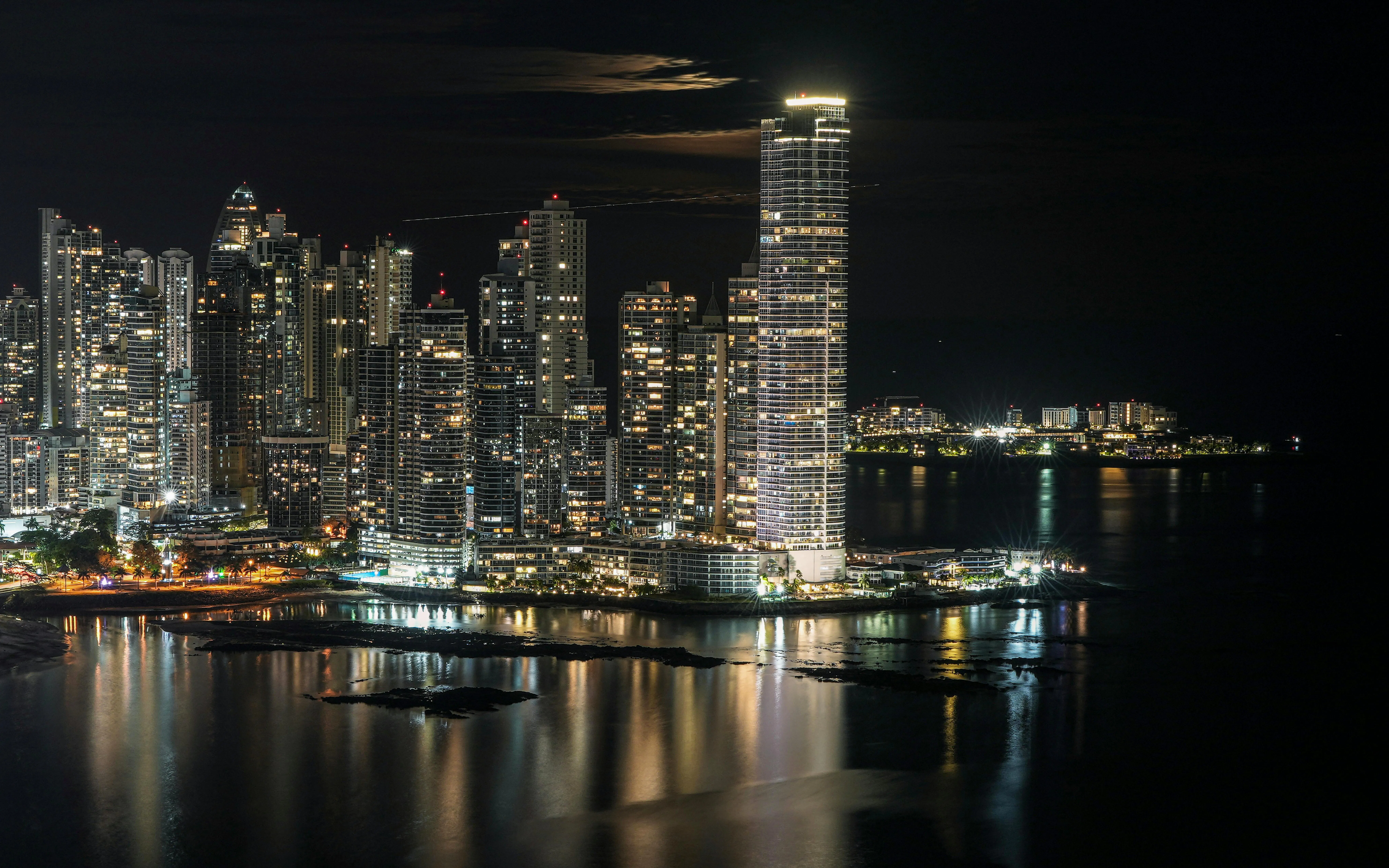 Panama City Night Tour with Hotel Transfers: Amador Causeway & Casco Viejo