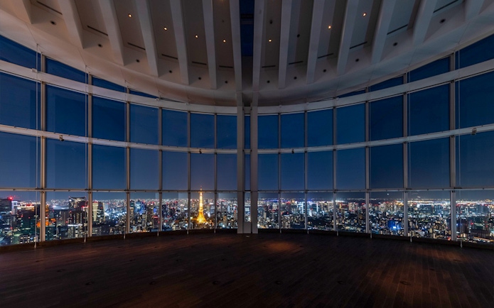Roppongi Hills Observation Deck view of Tokyo skyline at night with Tokyo Tower.