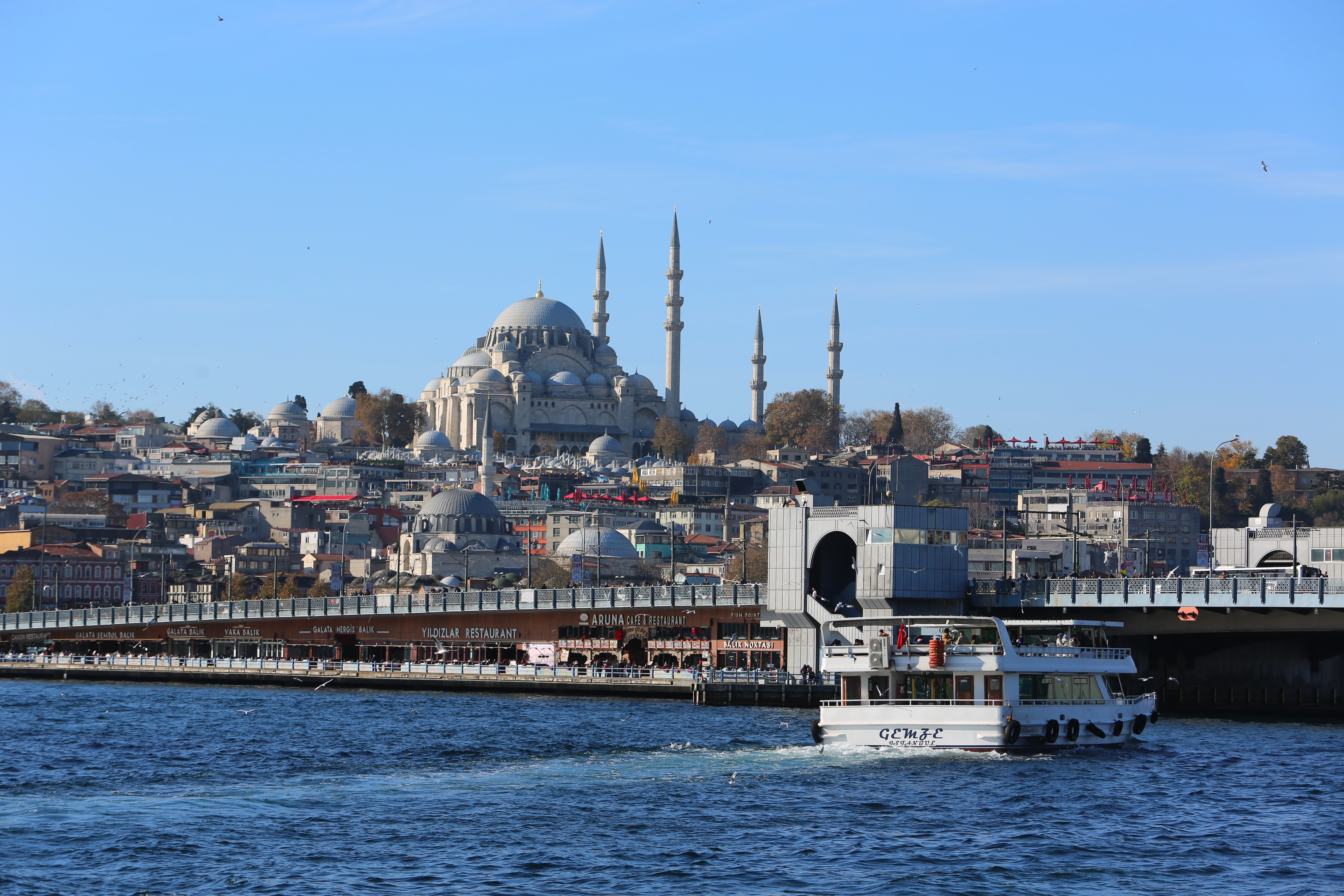 Süleymaniye Mosque and Galata Bridge over the Golden Horn in Istanbul.
