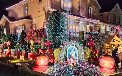 Christmas lights and decorations on a house in New York during a holiday bus tour.