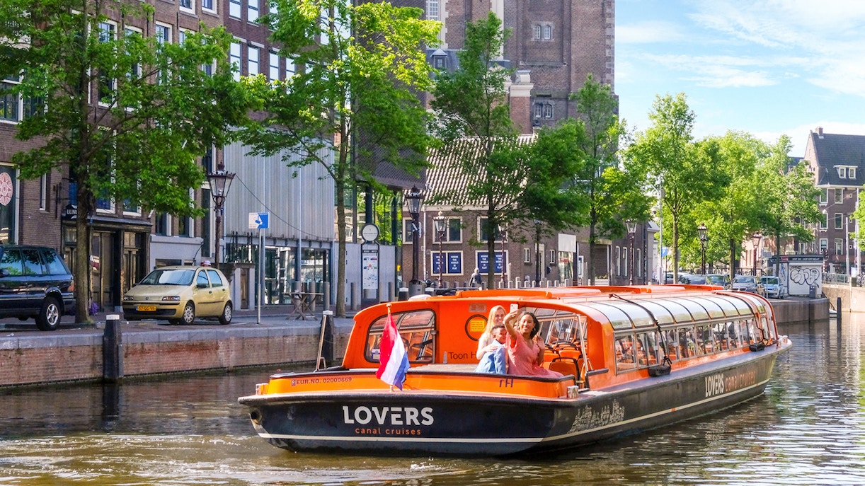 sightseeing boat amsterdam