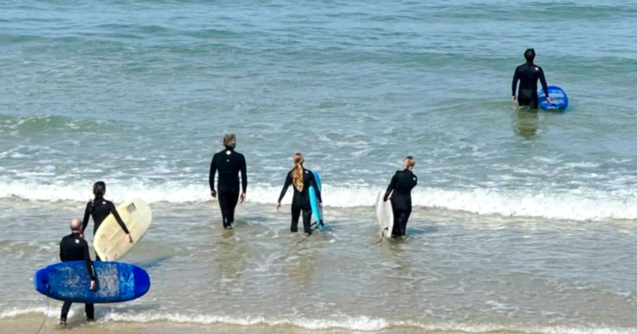 fra safi: guidet surfesession i liten gruppe på ras el faa-stranden-3
