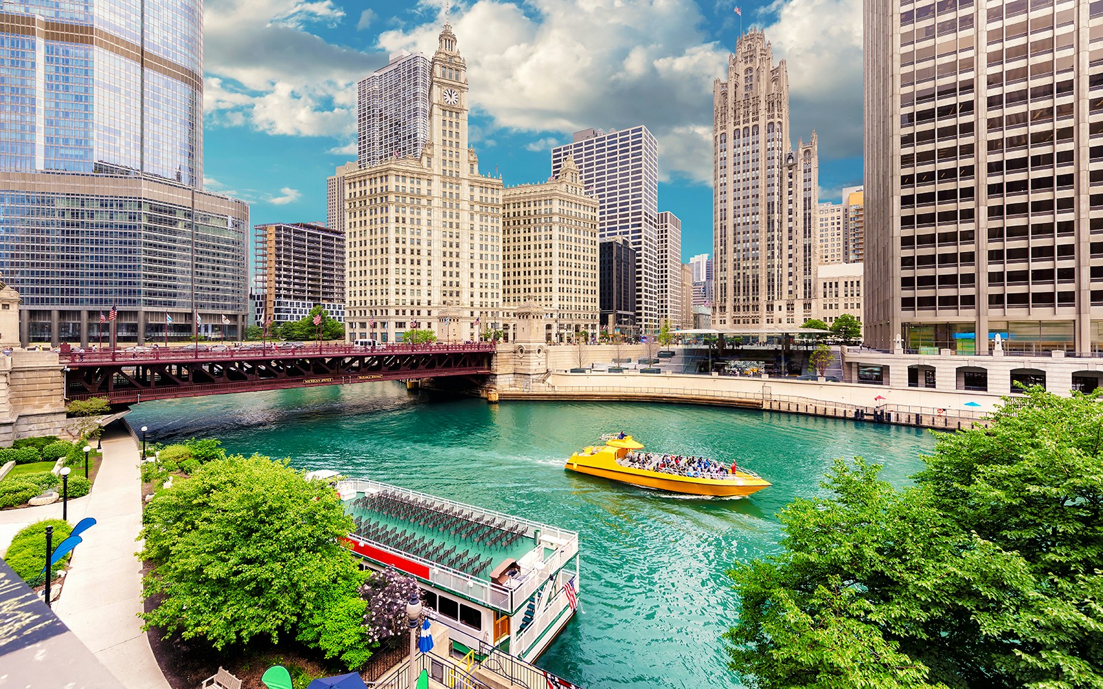 A scenic route through river and lakefront landmarks