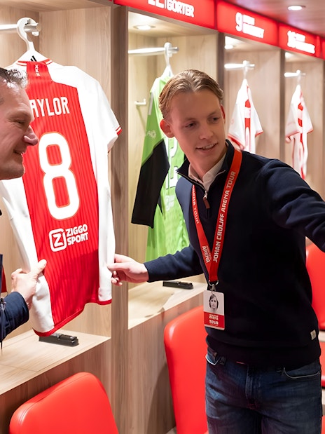 Visitors taking a selfie in the Johan Cruijff ArenA locker room during the Classic Tour.