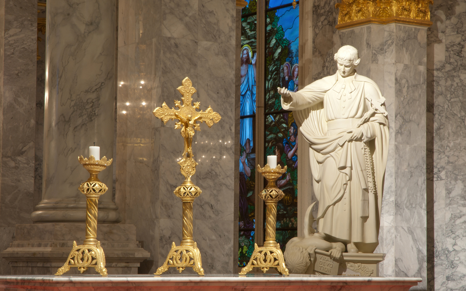 Crucifix Christian cross , Religious symbol of Christianity .