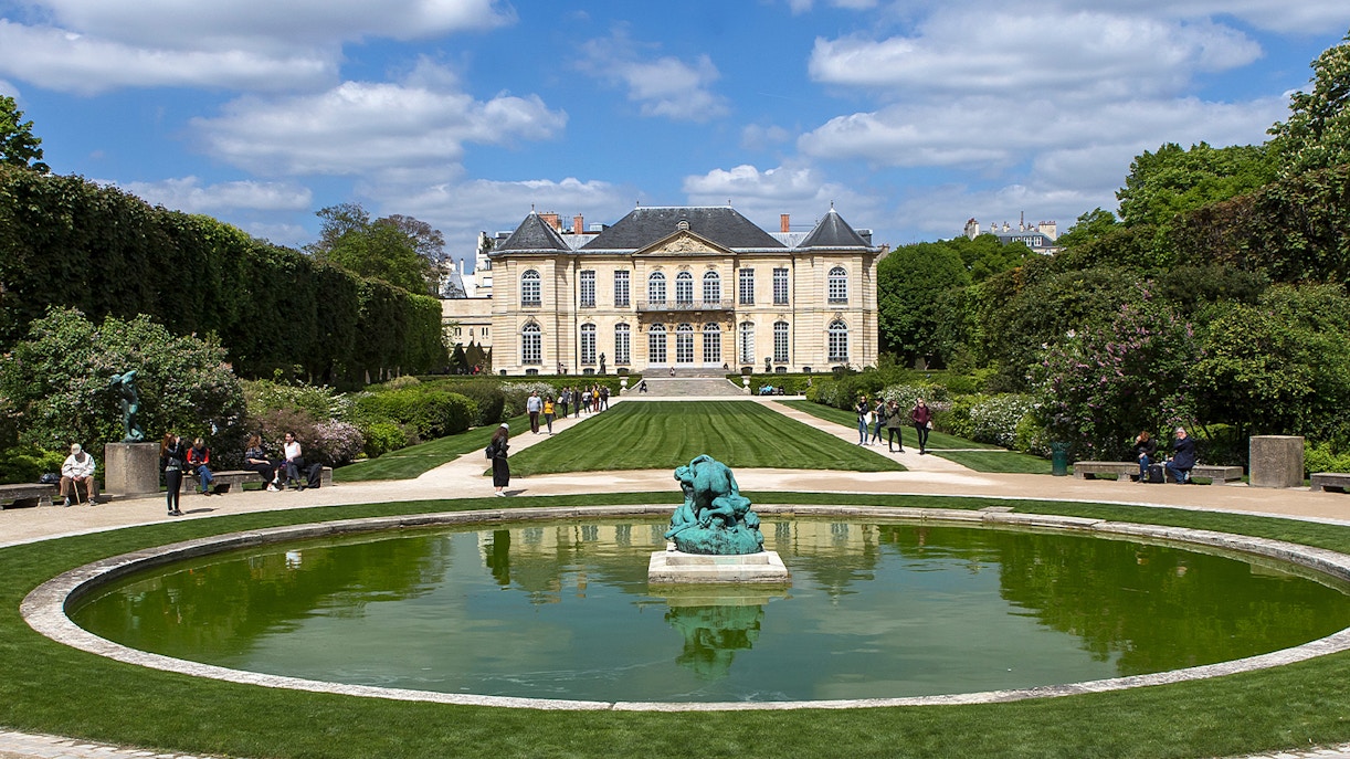 Visitors visiting Musée Rodin’s during opening hours