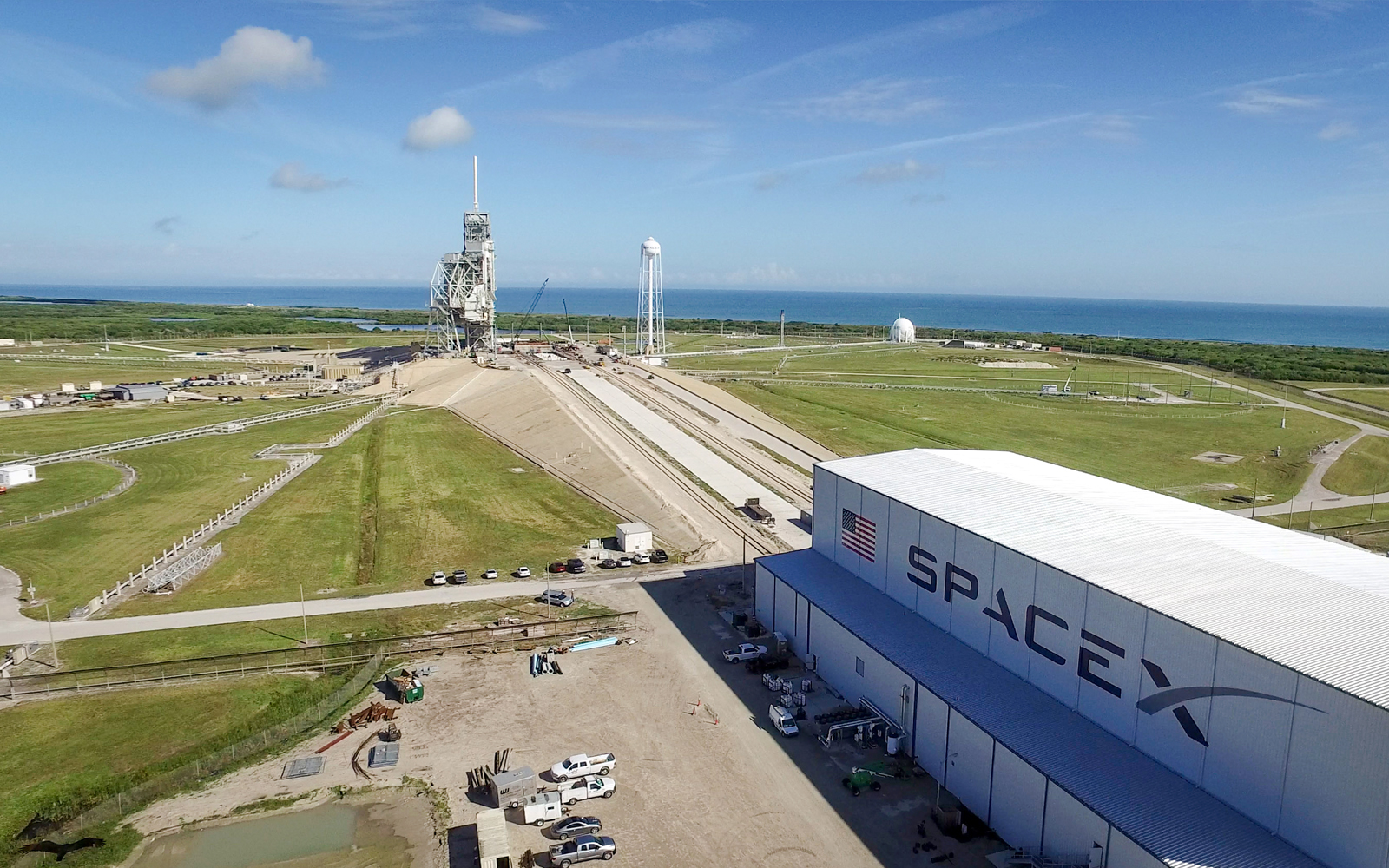 SpaceX LC-39A launch pad with assembly building and ocean view in Cape Canaveral.