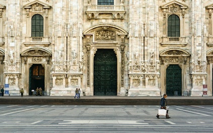 Uși laterale spre Catedrală