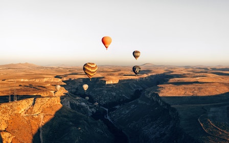 Soğanlı Valley Sunrise Hot Air Balloon Tour with Breakfast & Transfers