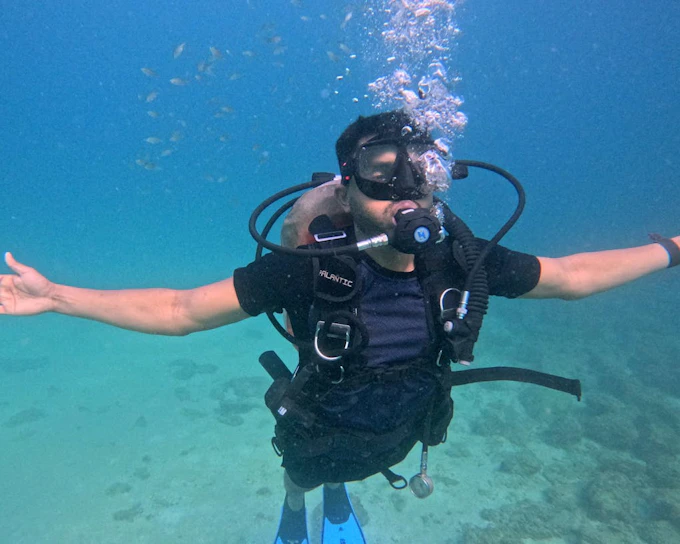 Fujairah Beginner Scuba Diving Experience with Instructor Guidance and Underwater Photos (Product 52307)