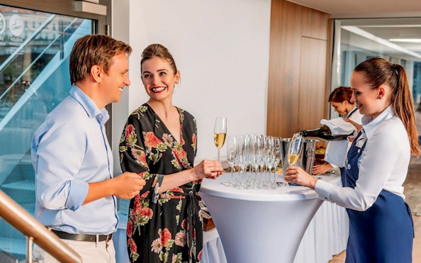 Guests enjoying drinks on a Prague sightseeing cruise.