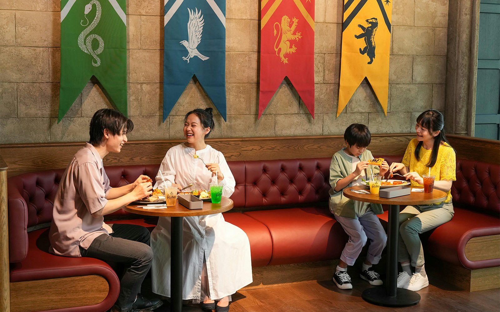 Experience food & Beverages at HArry potter cafe