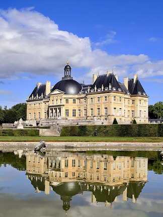 Château de Vaux-le-Vicomte with reflection in the pond, Maincy, France.