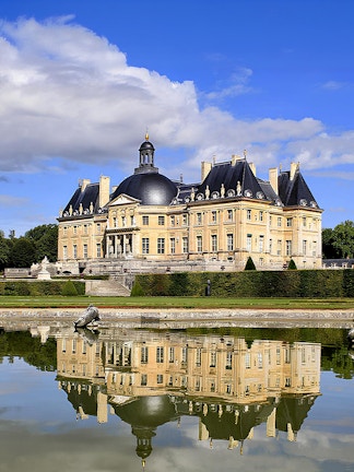 Château de Vaux-le-Vicomte with reflection in the pond, Maincy, France.