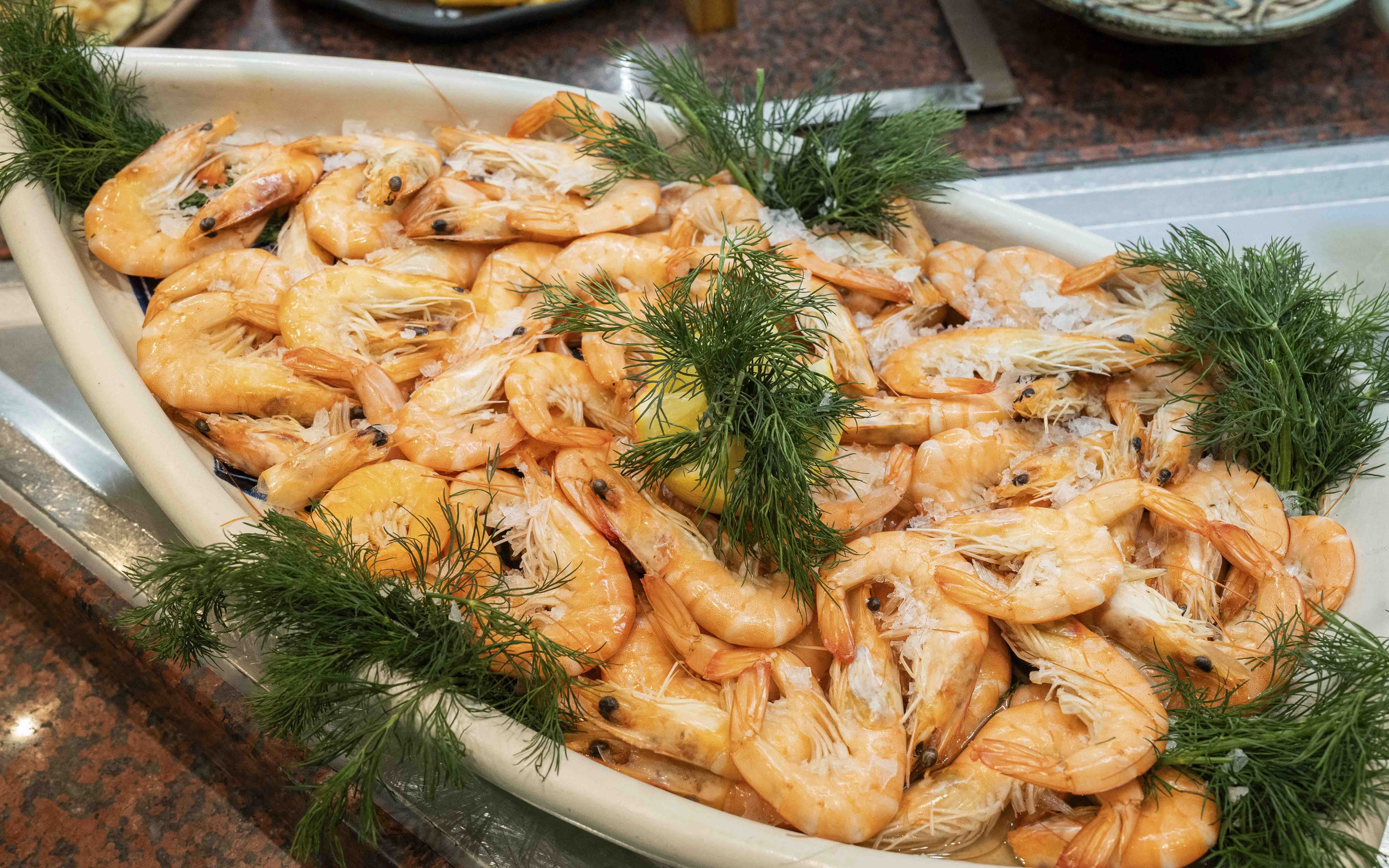Shrimp platter garnished with dill at Tablao Cordobes.